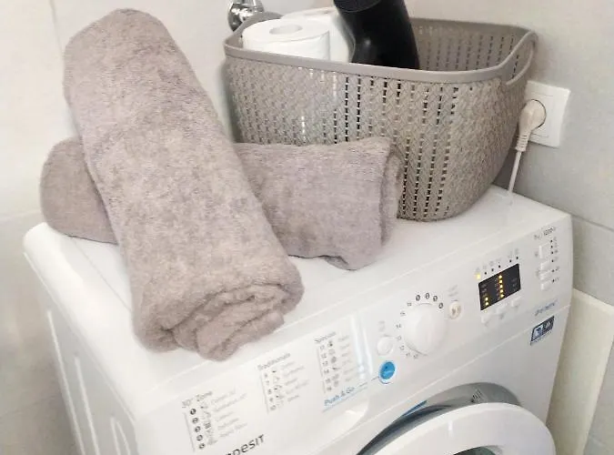 Sea Side View Steps From The & Appartamento *