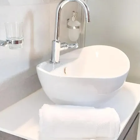 公寓 Sea Side View Steps From The & 干尼亞