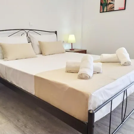 Sea Side View Steps From The & *