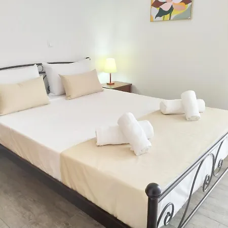 Sea Side View Steps From The & Апартаменты Ханья