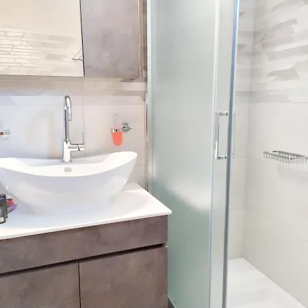 Sea Side View Steps From The & Διαμέρισμα *