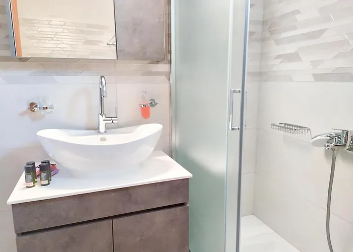 Sea Side View Steps From The & アパート *