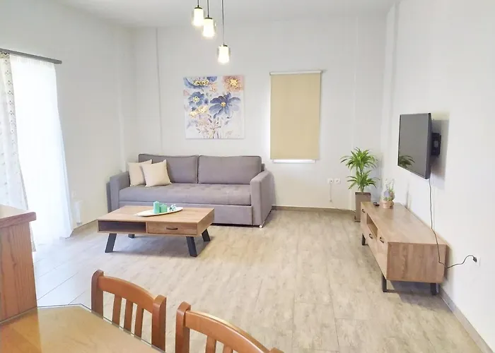 Sea Side View Steps From The & Daire *