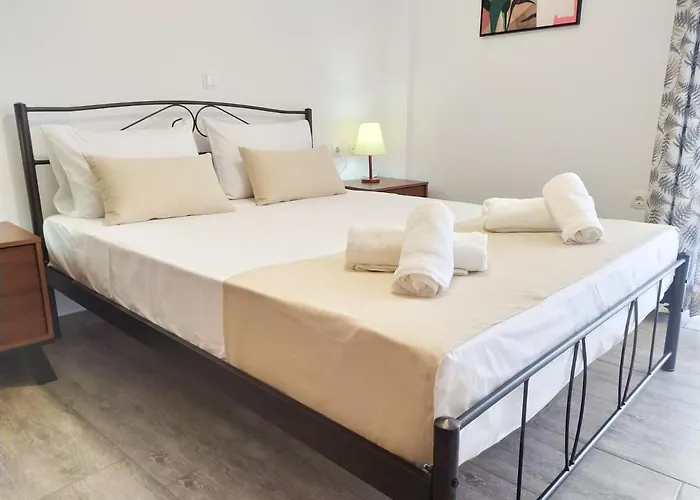 Sea Side View Steps From The & *