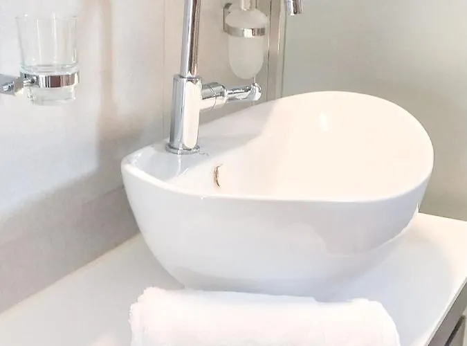 Daire Sea Side View Steps From The & Hanya